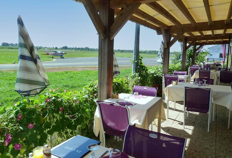 La Terrasse d'Eole - Restaurant Les Artigues-de-Lussac - Aérodrome de Libourne